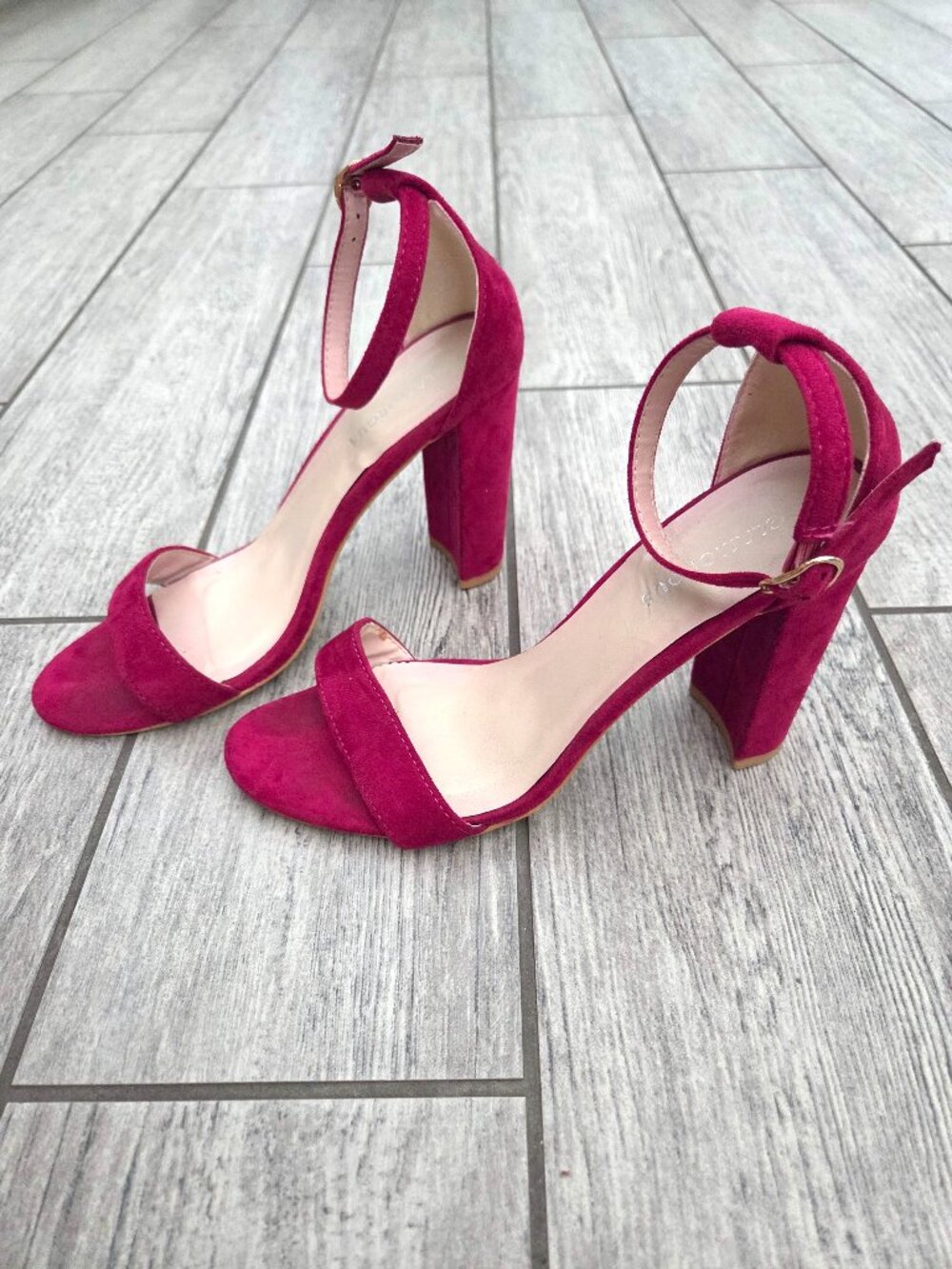 Glamorous Women's Fuchsia Pink Suede Ankle Strap Block Heel Sandals Size 6